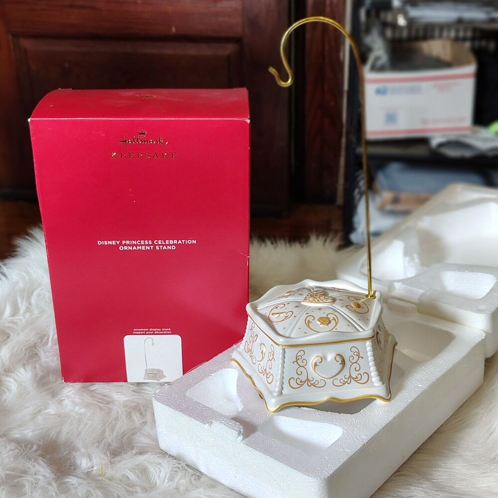 2020 Hallmark Keepsake Ornament Disney Princess Celebration Ornament Stand